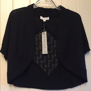 Black short sleeved shrug, large.